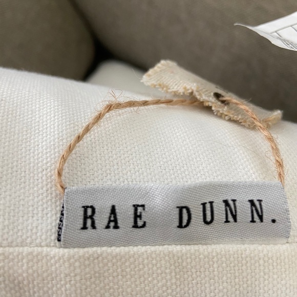 ✨Host Pick✨ Rae Dunn ‘Give Thanks’ Large Pillow - Picture 9 of 11